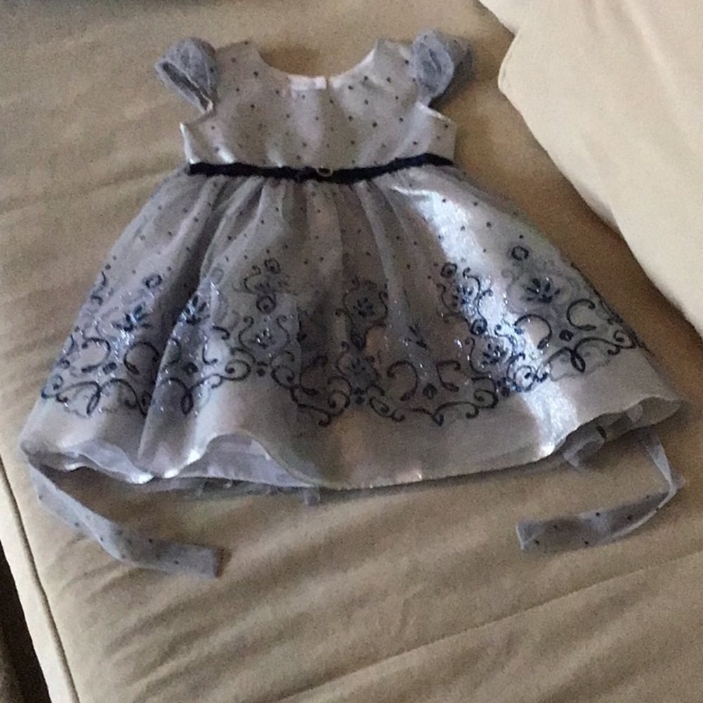 Dress - Picture 2 of 6